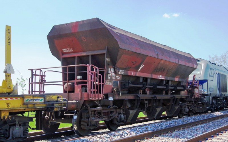 80 87 977 9 137-9 Uas D12 6 F-SNCF-PSL (2018-04-20 Monbleux PK 53,950) (1).jpg