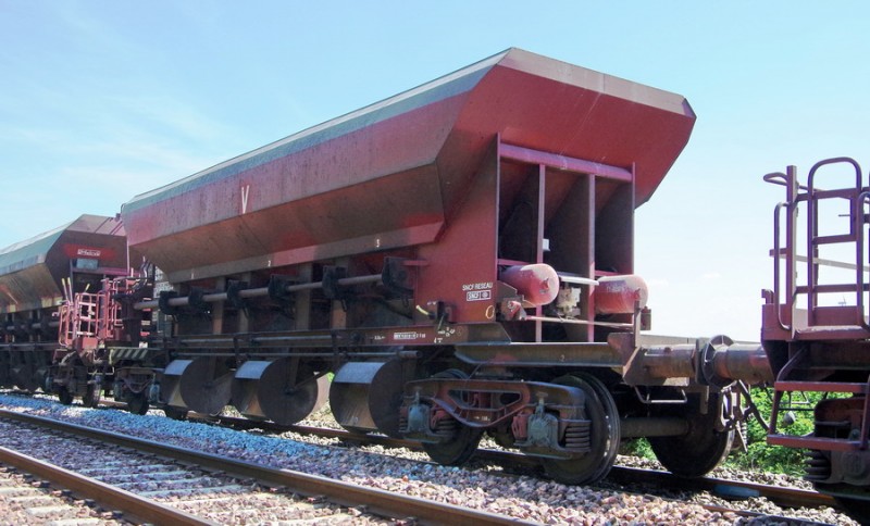 80 87 977 8 445-7 Uas D12 6 F-SNCFR (2018-04-20 Monbleux PK 53,950) (1).jpg