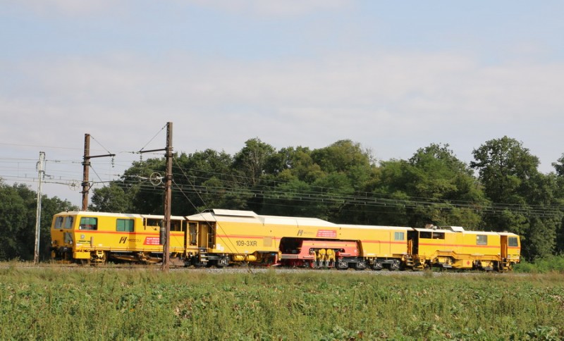 99 87 9 121 503-6 Type 109 3 XR (2018-08-28 RVB Amboise).jpg (171.16 Kio) Vu 2510 fois 99 87 9 121 503-6 Type 109 3 XR (2018-08-28 RVB Amboise).jpg