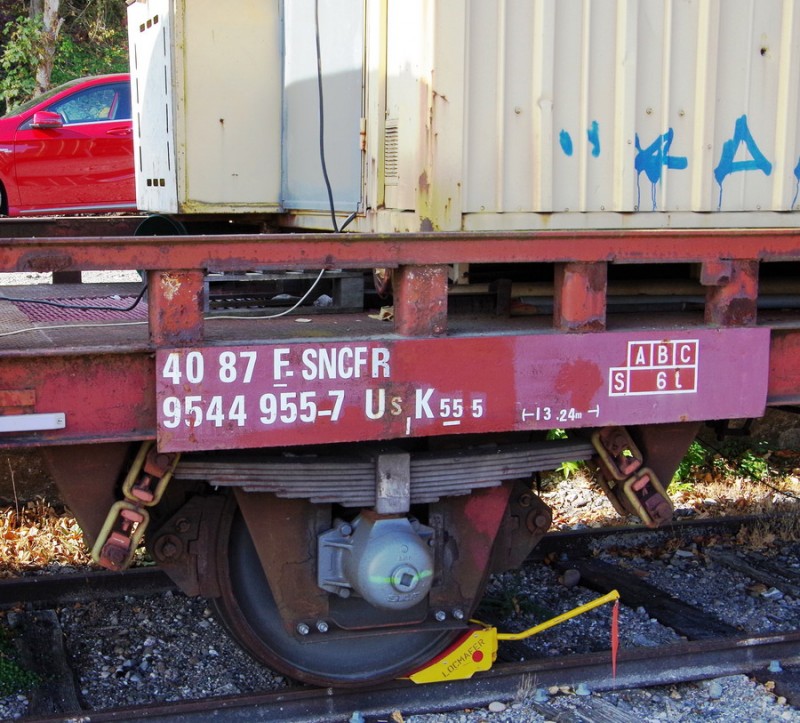 40 87 954 4 955-7 Us K55 5 F-SNCFR MN (2018-10-10 gare de Guignicourt) (2).jpg