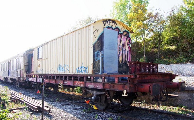 40 87 954 4 955-7 Us K55 5 F-SNCFR MN (2018-10-10 gare de Guignicourt) (6).jpg