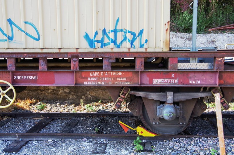 40 87 954 4 955-7 Us K55 5 F-SNCFR MN (2018-10-10 gare de Guignicourt) (5).jpg
