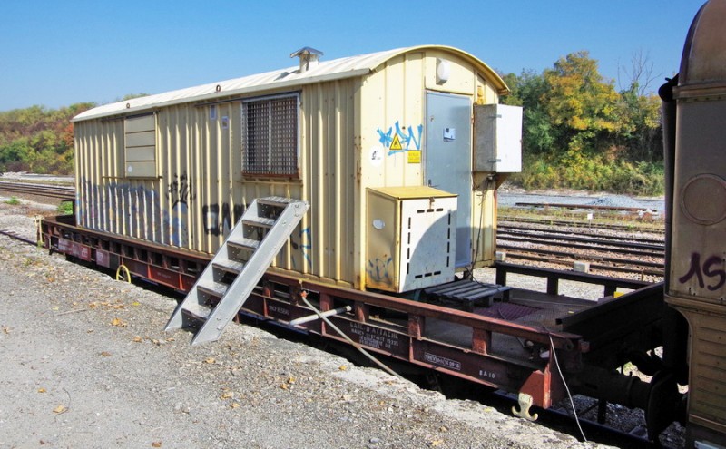 40 87 954 4 955-7 Us K55 5 F-SNCFR MN (2018-10-10 gare de Guignicourt) (9).jpg