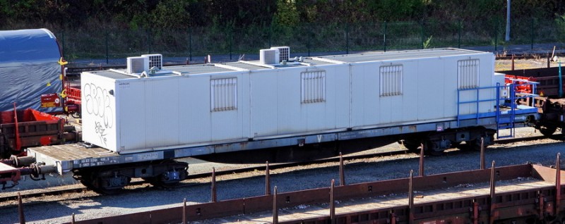 80 87 974 4 400-3 Uas R55 4 F SNCF-RO (2018-10-03 Tergnier) (3).jpg