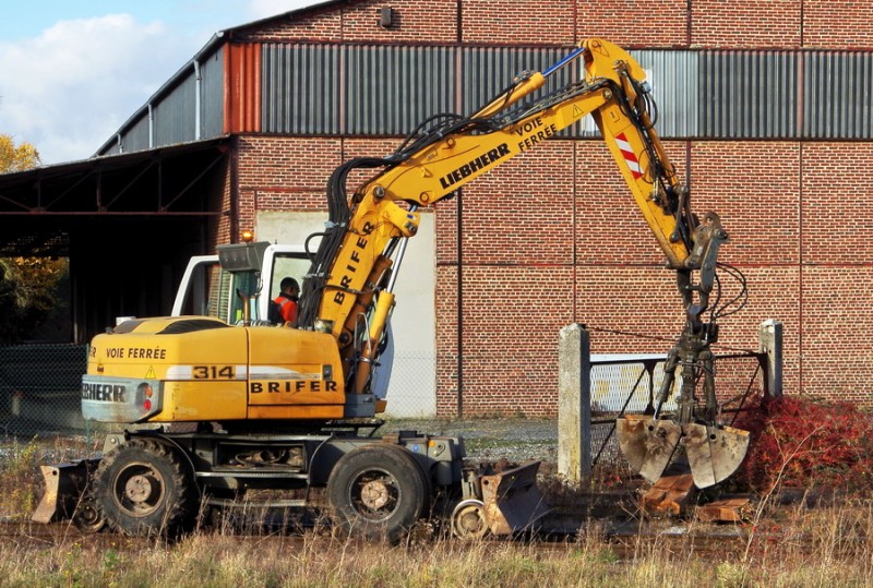 Liebherr 314 (2018-11-13 Nesle) (2).jpg (283 Kio) Vu 5517 fois Liebherr 314 (2018-11-13 Nesle) (2).jpg