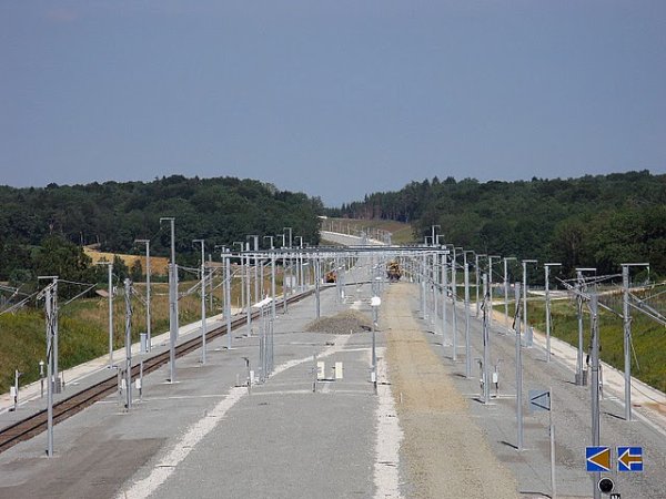 repassage de la voie à droite à la sortie de la gare.jpg