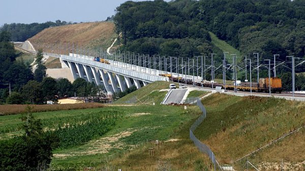 pose de la voie sur le viaduc1.jpg