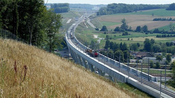 pose de la voie sur le viaduc2.jpg