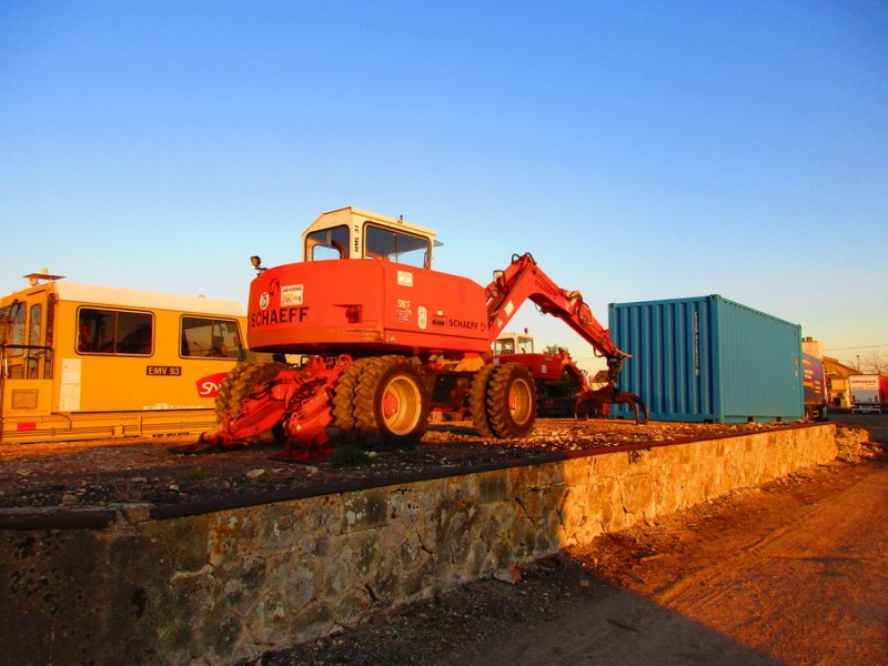 Schaeff HML 31 quai haut 1.jpg (200.29 Kio) Vu 5454 fois Schaeff HML 31 quai haut 1.jpg