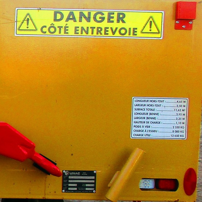 Remorque UNAC 15 TRT face AV.jpg