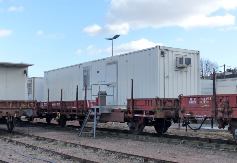 40 87 959 4 104-1 Us K55 2 F-SNCFR (2019-03-11 gare de Joué-les-Tours) (5).jpg