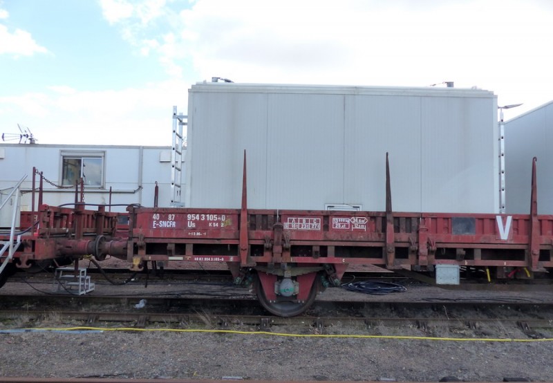 40 87 954 3 105-0 Us K54 2 F-SNCFR (2019-03-11 gare de Joué-les-Tours) (4).jpg