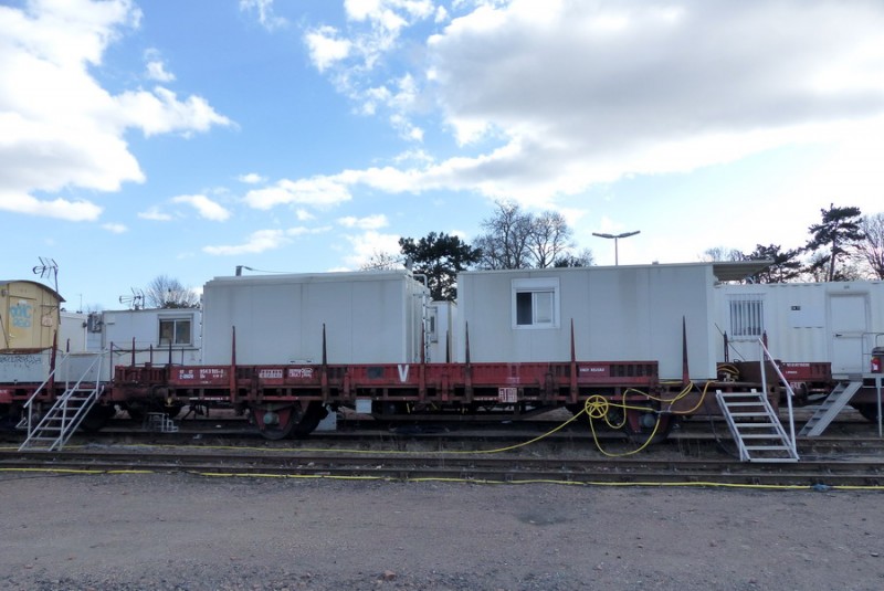 40 87 954 3 105-0 Us K54 2 F-SNCFR (2019-03-11 gare de Joué-les-Tours) (3).jpg