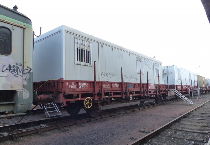 40 87 959 4 893-9 Us K55 1 F-SNCFR (2019-03-11 gare de Joué-les-Tours) (2).jpg