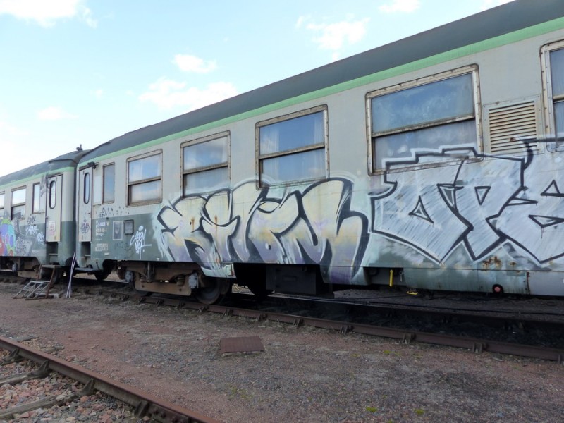 80 87 979 0 651-4 Uass H55 0 F-SNCFR (2019-03-11 gare de Joué-les-Tours) (4).jpg (197.54 Kio) Vu 6064 fois 80 87 979 0 651-4 Uass H55 0 F-SNCFR (2019-03-11 gare de Joué-les-Tours) (4).jpg