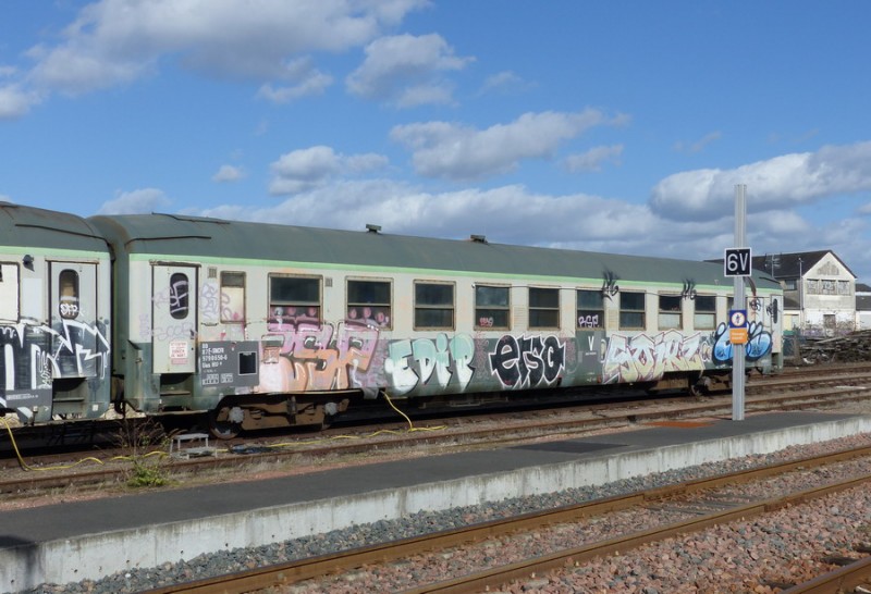 80 87 979 0 650-6 Uas H55 0 F-SNCFR (2019-03-11 gare de Joué-les-Tours) (1).jpg (184.75 Kio) Vu 7435 fois 80 87 979 0 650-6 Uas H55 0 F-SNCFR (2019-03-11 gare de Joué-les-Tours) (1).jpg