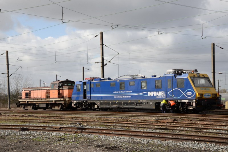 99 88 9 163 201-5 Infrabel (2019-03-25 Somain) + BB 63930 (2).jpg