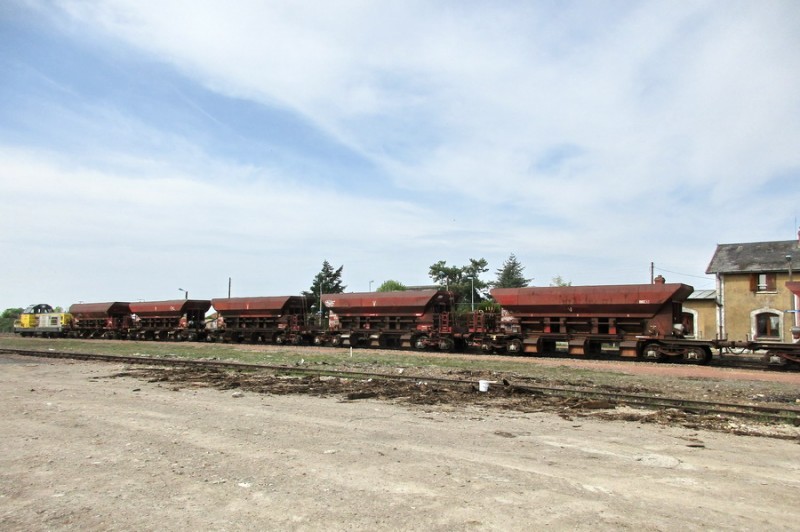 (42) demie rame TTX ballast 5 trémies Uas + BB 669414 Chalindrey.jpg (160.19 Kio) Vu 8028 fois (42) demie rame TTX ballast 5 trémies Uas + BB 669414 Chalindrey.jpg