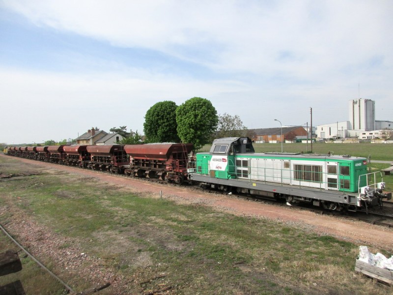 (40) TTX ballast BB 469409 INFRA Dijon Perrigny + 10 trémies Uas + BB 66914 Chalindrey.jpg (204.59 Kio) Vu 8028 fois (40) TTX ballast BB 469409 INFRA Dijon Perrigny + 10 trémies Uas + BB 66914 Chalindrey.jpg