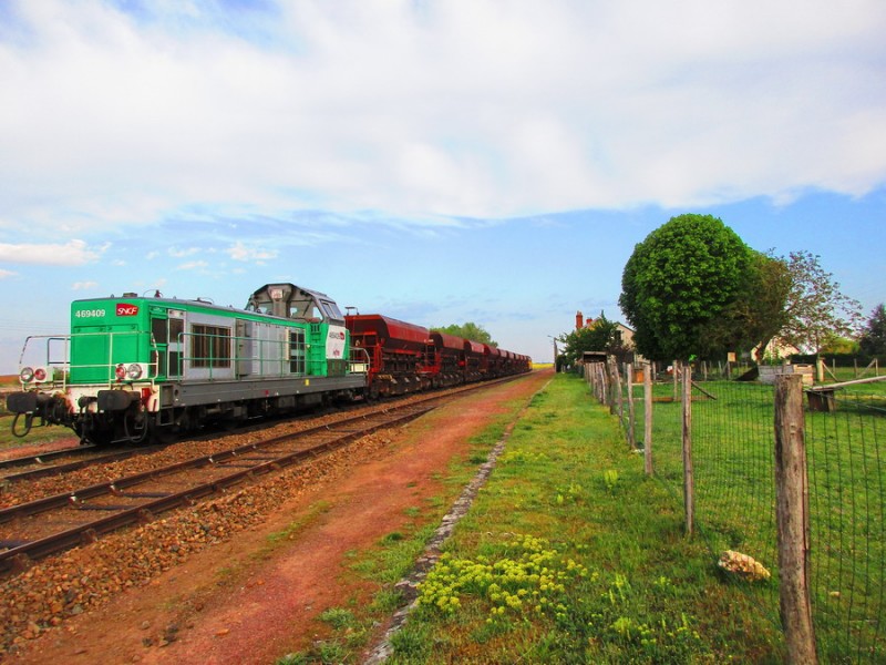 (44) BB 469409 INFRA Dijon Perrigny + 10 trémies Uas + BB 66914 Chalindrey.jpg (229.12 Kio) Vu 6529 fois (44) BB 469409 INFRA Dijon Perrigny + 10 trémies Uas + BB 66914 Chalindrey.jpg
