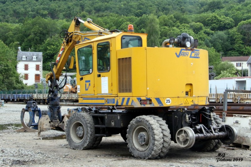 VaiaCar V704FR (2019-06-15 Saint-Sulpice-Laurière) (3).jpg (245.64 Kio) Vu 3625 fois VaiaCar V704FR (2019-06-15 Saint-Sulpice-Laurière) (3).jpg