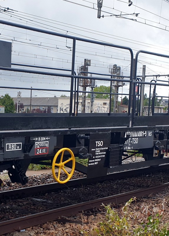 (6) 43 87 4444 001-9 Ks RIV F-TSO wagon plat essieux (1).jpg