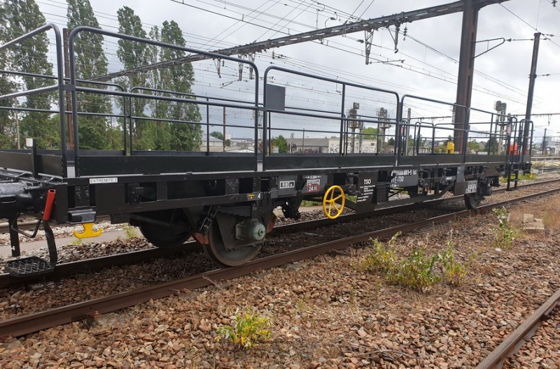 (5) 43 87 4444 001-9 Ks RIV F-TSO wagon plat essieux (1).jpg