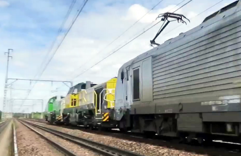 DE 18 5502268 (2019-08-05 Pont de Montlouis) + 37038 + DE 18 (2).png (614.93 Kio) Vu 5425 fois DE 18 5502268 (2019-08-05 Pont de Montlouis) + 37038 + DE 18 (2).png