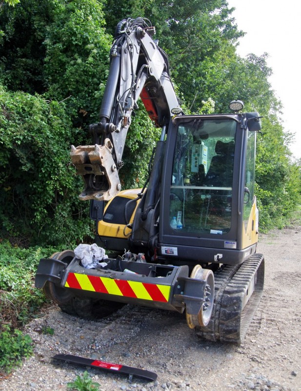 Mecalac 8mcr (2019-08-12 Saint-Segrée) Delcourt Rail (3).jpg