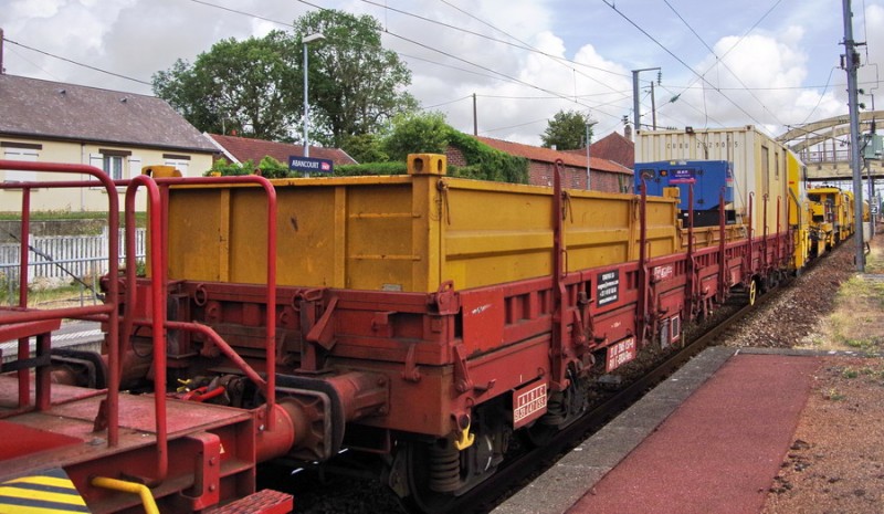 33 87 3945 137-9 Res RIV F-ERSA (2019-08-12 gare d'Abancourt) (3).jpg