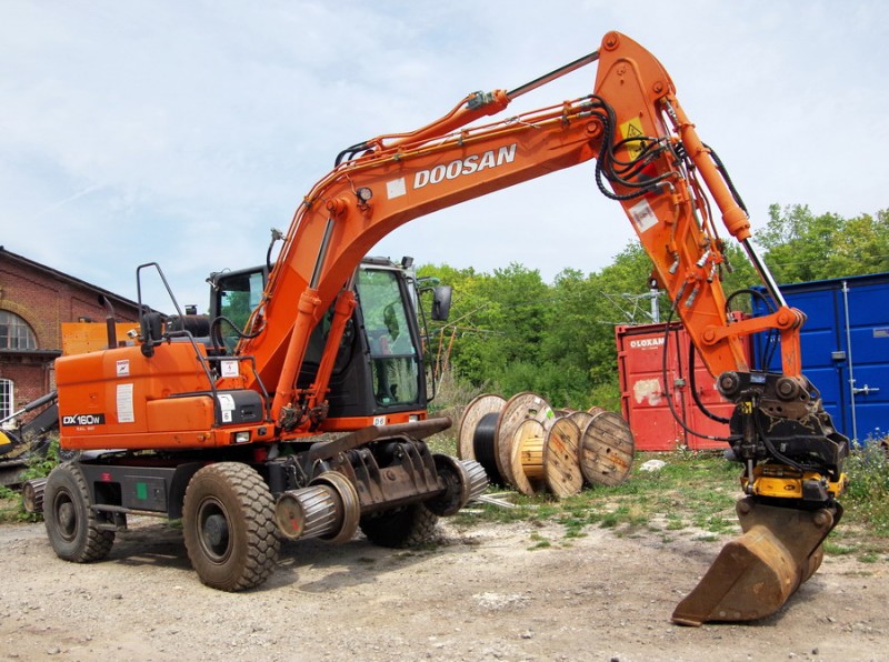 DOOSAN DX160W RW (2019-08-27 Poix de Picardie) Delcourt Rail D6 (10).jpg