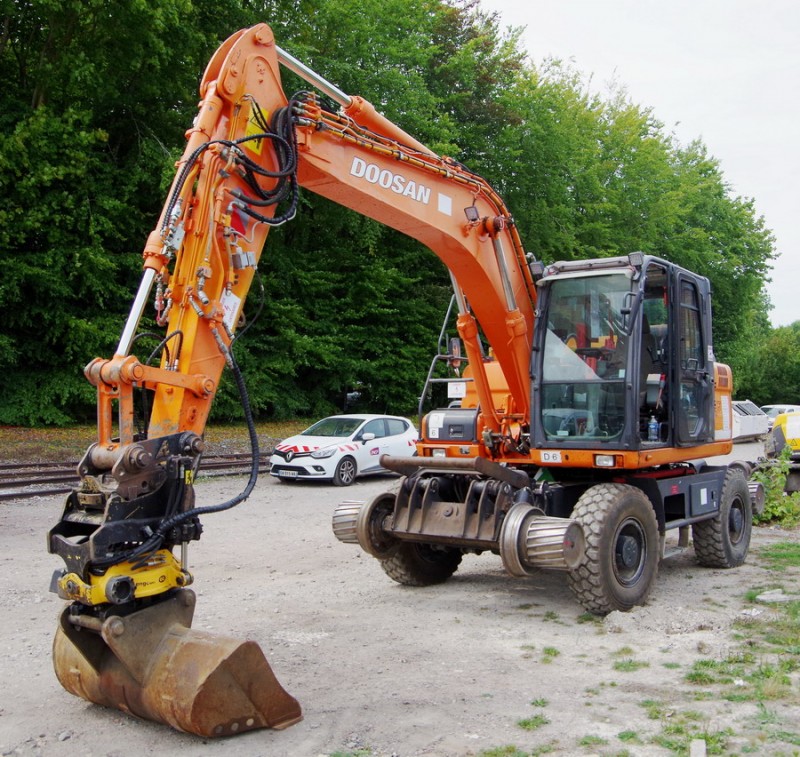 DOOSAN DX160W RW (2019-08-27 Poix de Picardie) Delcourt Rail D6 (21).jpg