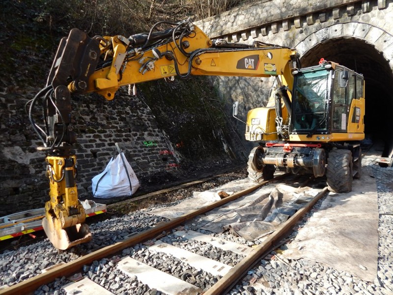 CAT M323F - TRH300220 - COLAS RAIL (1) (Copier).JPG