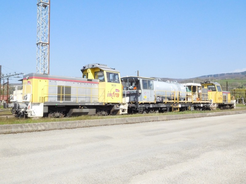 Y 9028 & Y 9040 Infra à Ambérieu 03-04-2021.JPG