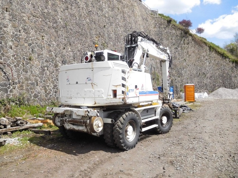 Liebherr A900 CZW - WLHZ1030LZK050890 - ETF Monistrol-d'Alier 05-2021 (2).JPG