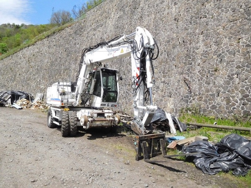 Liebherr A900 CZW - WLHZ1030LZK050890 - ETF Monistrol-d'Alier 05-2021 (3).JPG