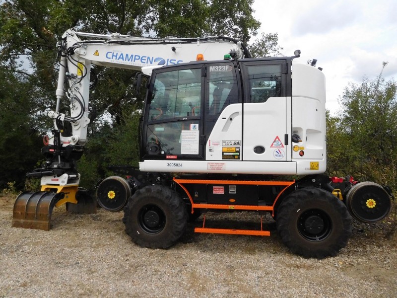 CATERPILLAR M323f - RH600118 - CHAMPENOISE Chasse-sur-Rhône 08-2022 (3).JPG