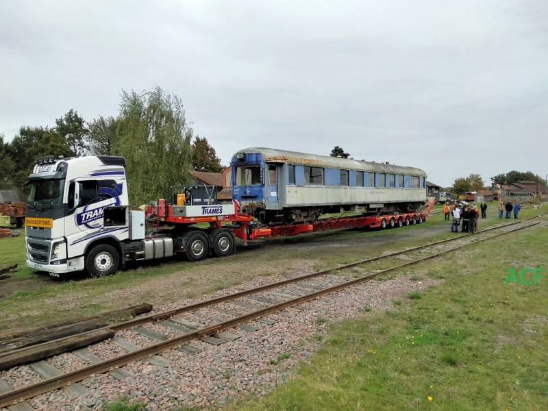 60 87 99-97 136-1-SNCF-Voiture OCEM-ACF-Arrivée à Pont-Érambourg-20 10 2024-01.jpg