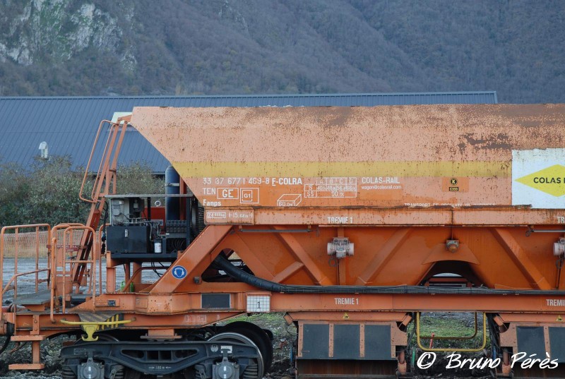 Fanps - 33 87 677 1 469-8 - Colas Rail (2) (light).JPG
