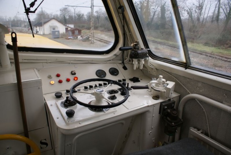 V211_520_6_cab_1.jpg