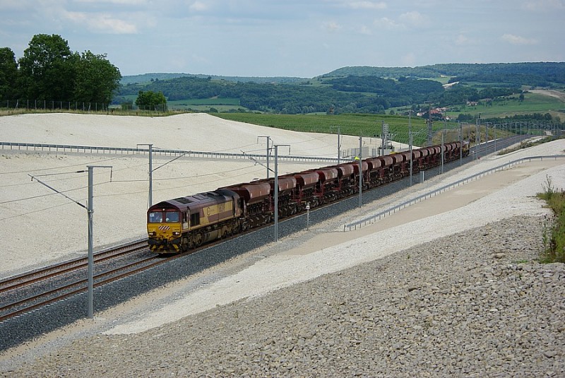 20100804me-lgv-rr-vellechevreux-vers-base-class66-cc66249ecr+tremies-v-uas+class66-cc66239ecr-vt-imgp2516retouche900.jpg