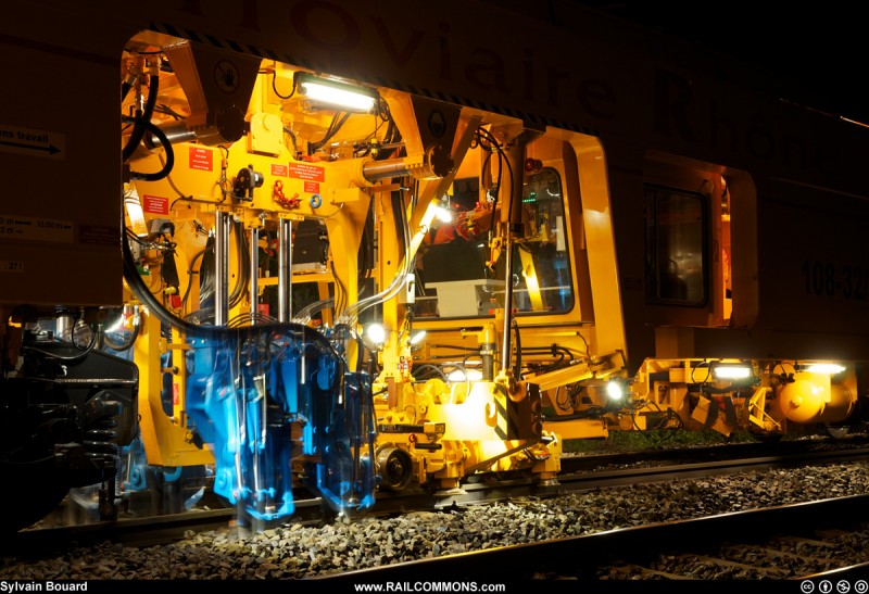 120424_DSC_2473_Ferroviaire_Rhone_Alpes_-_Bourreuse_-_Vonnas.jpg