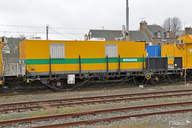 99 87 938 3 594-8 Lamballe01 311212-border.jpg