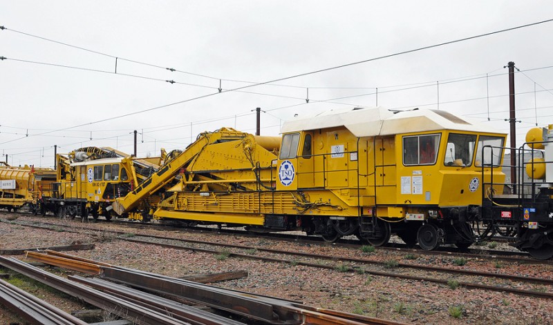 99 87 951 4 503-1 RM80 N-187 Poitiers05 090213.jpg