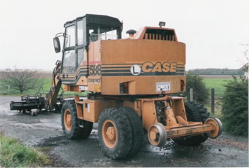 CASE588CCGG02138364_04b.jpg