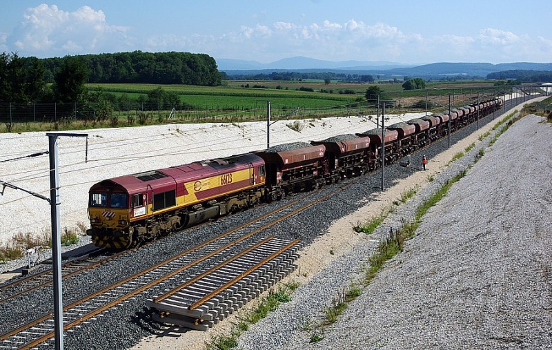 20100813ve-lgv-rr-les-magny-train-vers-est-cc66191ecr+tremies-ballast+cc66123ecr+ligne-bleue-vosges-vt-imgp4122retoucheauto-recadre900.jpg