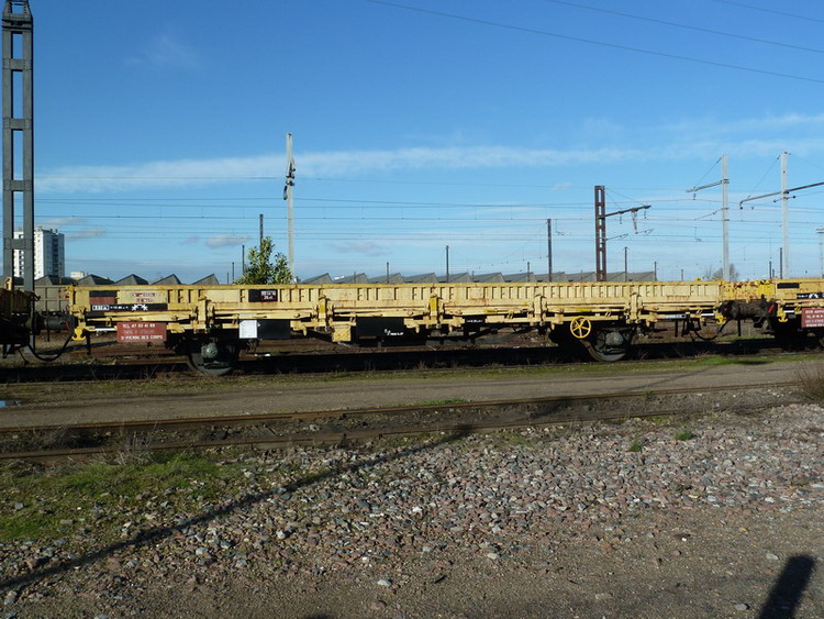 99 87 9 383 888-4 (2014-01-17 St Pierre des Corps) Wagon plat type K50 Meccoli (1).jpg