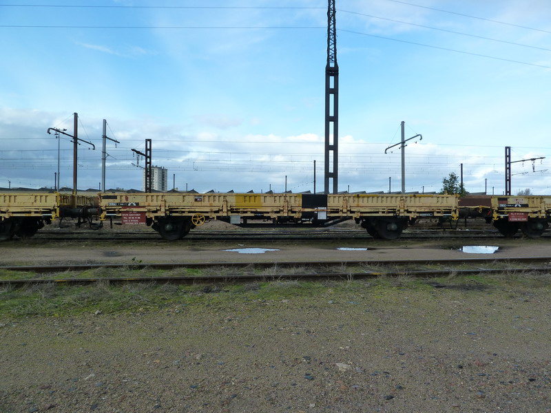 99 87 9 383 887-5 (2014-02-02 St Pierre des Corps) Wagon plat type K50 Meccoli (1).jpg