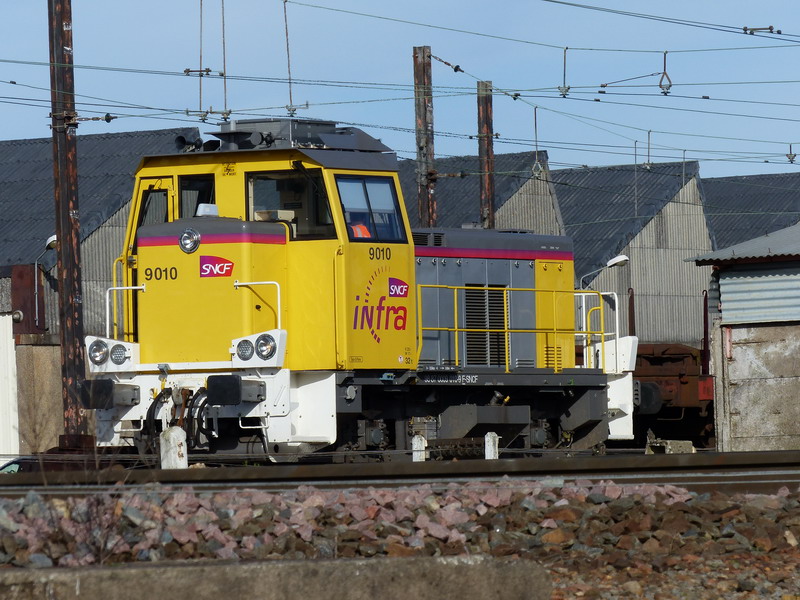 Y.9010 (2014-02-17 St Pierre des Corps) Livrée Infra ex Y.7438 (7).jpg