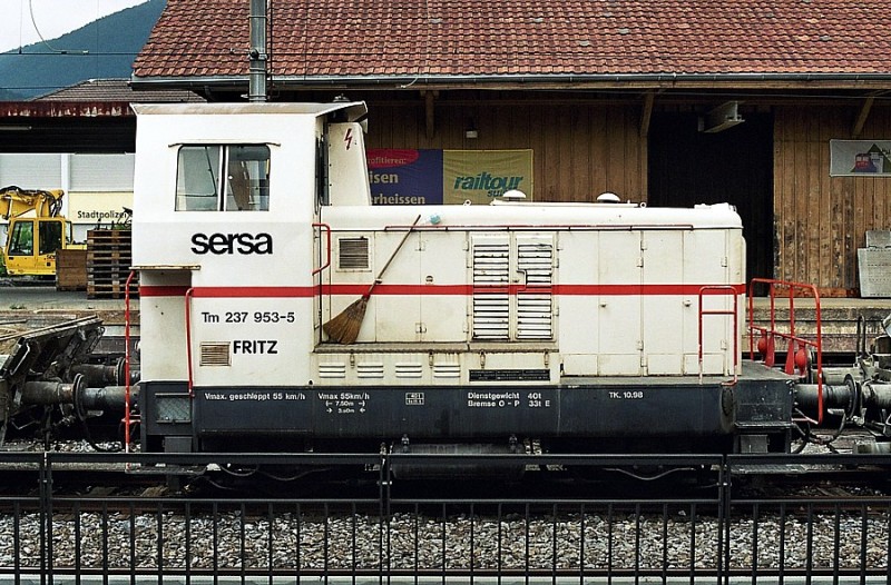 20060708sa-grenchen-nord-granges-nord-locotracteur-tm237-953-5fritz-sersa-vt07-2006-iv-06retoucheauto-recadre900.jpg (255.09 Kio) Vu 588 fois 20060708sa-grenchen-nord-granges-nord-locotracteur-tm237-953-5fritz-sersa-vt07-2006-iv-06retoucheauto-recadre900.jpg